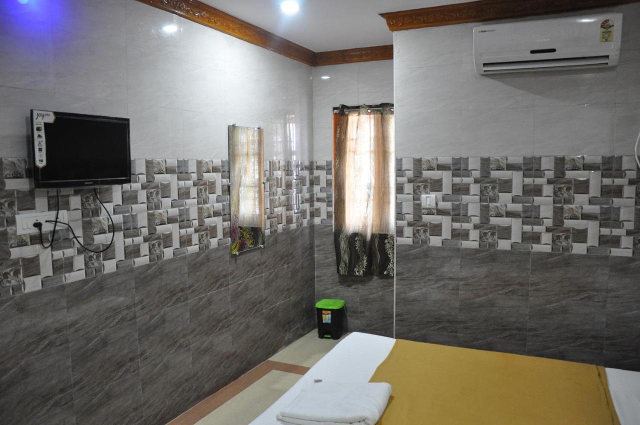 C M Hotel Dharmapuri Exterior foto